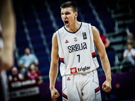 ענק. בוגדנוביץ' (FIBA) (צילום: ספורט 5)
