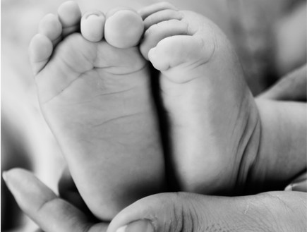 תינוק שרק נולד (צילום: Photomazy Studio, Shutterstock)
