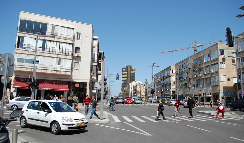 רחוב אבן גבירול בתל אביב (צילום: miguelten, flickr)