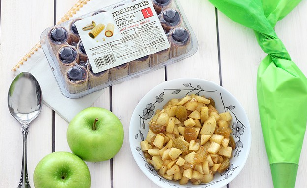 גלילי ופל עם תפוח בדבש - רגע לפני גלילי ופל עם תפוח בדבש - רגע לפני