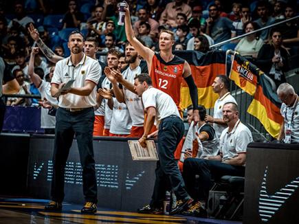 הגרמנים יכולים לחגוג (FIBA) (צילום: ספורט 5)