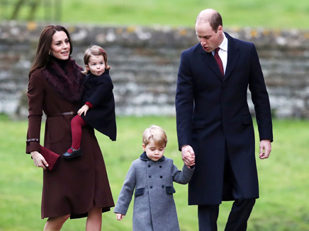 הזוג המלכותי ובנם ושני ילדיהם