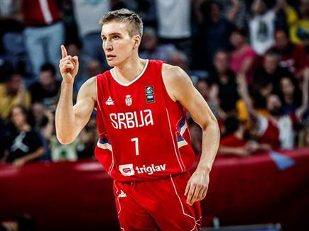 הכוכב של סרביה. בוגדנוביץ' (FIBA) (צילום: ספורט 5)