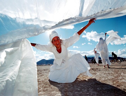 אישה רוקדת בפסטיבל ברנינג מן  (צילום: David McNew-Newsmakers, getty images)