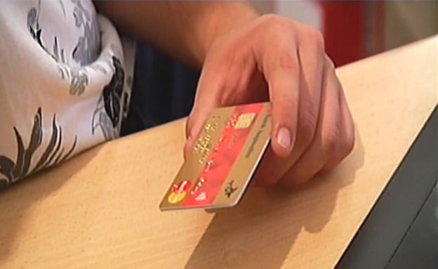 כמה קל לרכוש באשראי של אחרים? צפו בכתבה המלאה (צילום: חדשות 2)