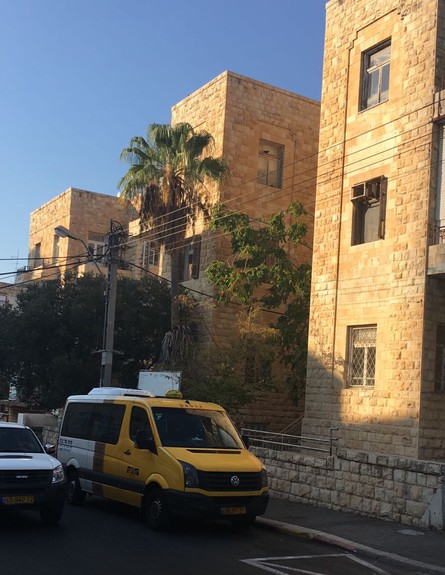 מונית שירות בשכונת הדר חיפה (צילום: יוני יחיאלי)
