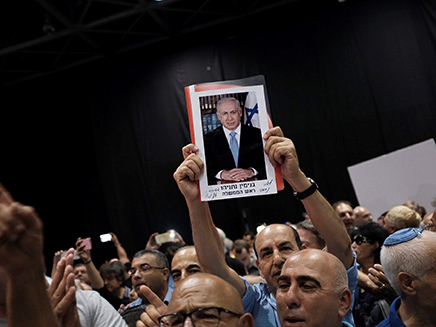 מפגן תמיכה בראש הממשלה נתניהו על רקע הפרשיות (צילום: תומר נויברג/פלאש 90)