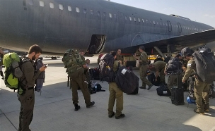 המשלחת למכסיקו עולה למטוס (צילום: חדשות 2)
