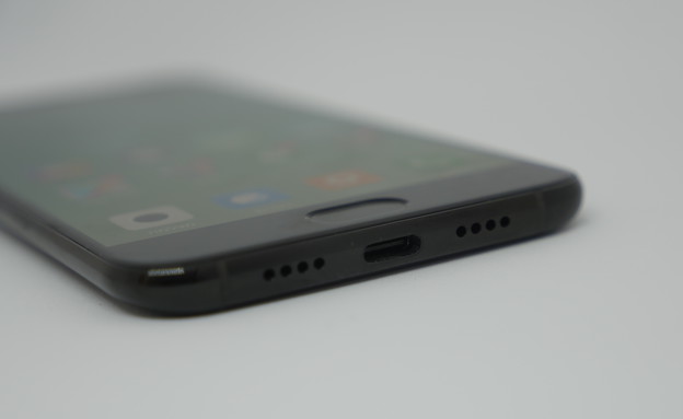 סמארטפון Xiaomi Mi6 (צילום: אהוד קינן, NEXTER)