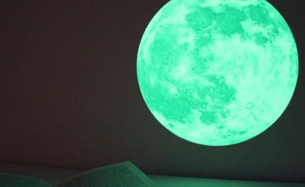 חמישייה 26.9_ מדבקות ירח (צילום: i3lab)