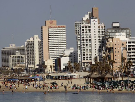 אזור החוף בתל אביב (צילום: עופר וקנין)