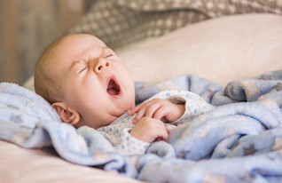 תינוק מפהק (וידאו WMV: Andrii Orlov, Shutterstock)