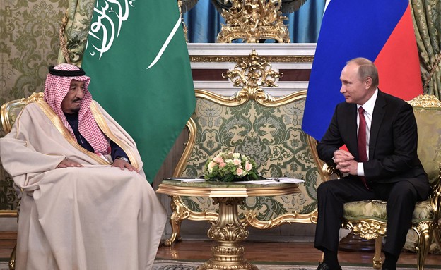 המלך סלמאן וולדימיר פוטין במהלך ביקור המלך הסעודי במוסקבה (צילום: ap)