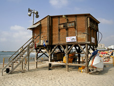 סוכת מציל בתל אביב