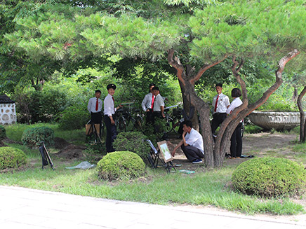 סטודנטים בקאוסונג, הסמוכה לגבול הדרום (צילום: Gergo Vaczi)