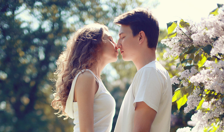 זוג מאוהב (צילום: Shutterstock, מעריב לנוער)