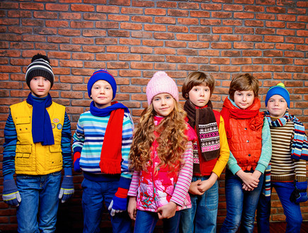ילדים בבגדי חורף (אילוסטרציה: By Dafna A.meron, shutterstock)
