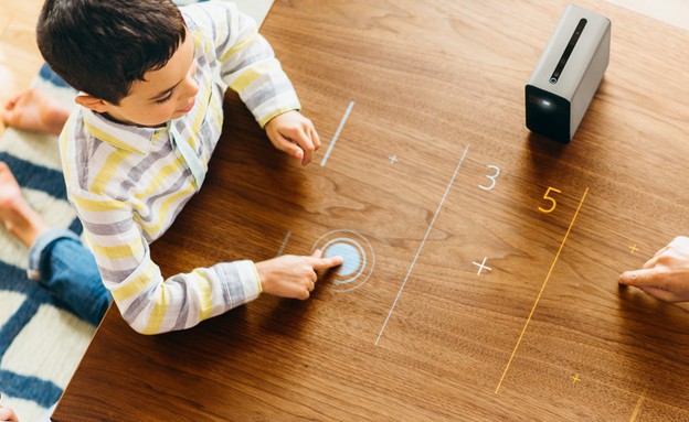 מחשב Xperia Touch עם מקרן מובנה (צילום: סוני)