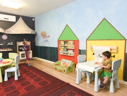 חדר משחקים בעיצוב איילת שבו, צבעים נירלט (צילום: יוגב עמרני)