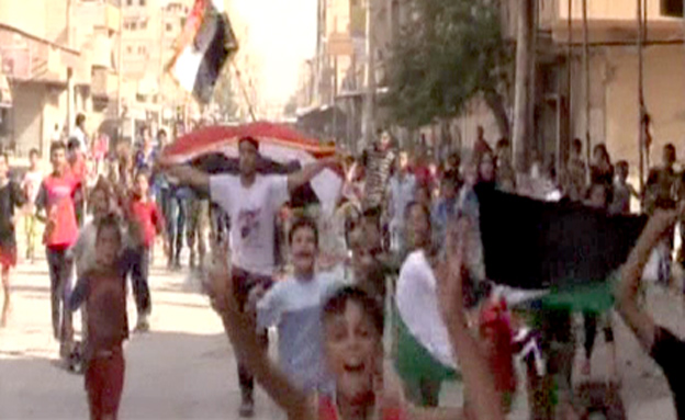 החגיגות בא-זור לאחר הניצחון על דאע"ש (צילום: רויטרס)