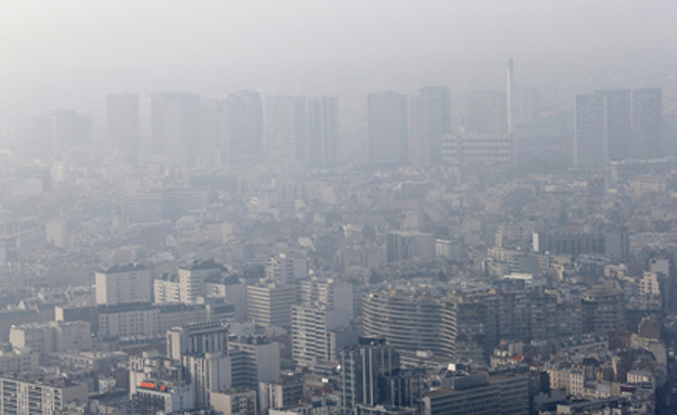 זיהום אוויר בפריז. לא רק מדינות מתפתחות (צילום: רויטרס)