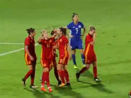 לא אותה רמה. הבנות של ספרד חוגגות (צילום מסך) (צילום: ספורט 5)