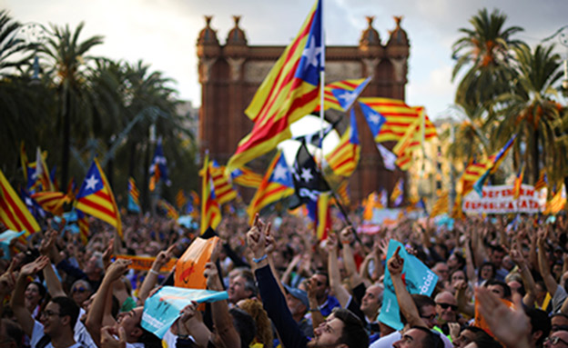 מפגינים למען עצמאות קטלוניה (צילום: חדשות 2)
