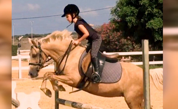 הבת של מירי בוהדנה מנצחת בתחרות סוסים