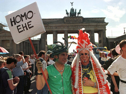 תמיכה בנישואים גאים בברלין (צילום: רויטרס)