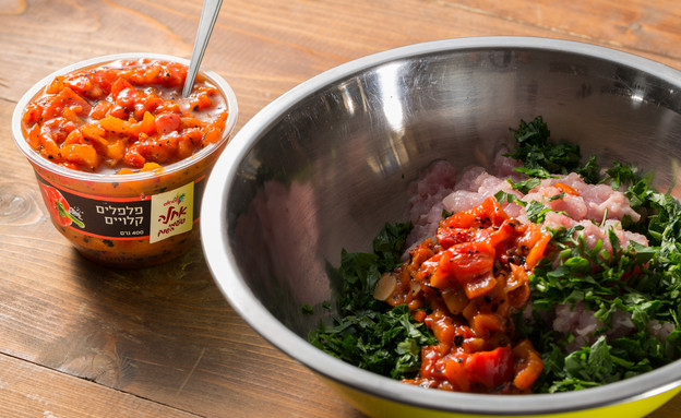 קבב עוף ופלפלים קלויים - ההכנה קבב עוף ופלפלים קלויים - ההכנה