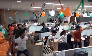 ריקוד במשרד בהודו