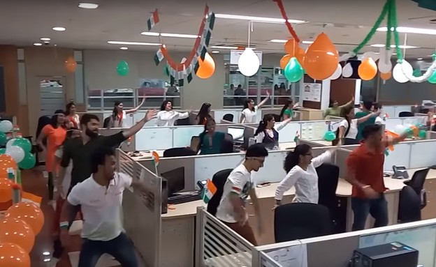 ריקוד במשרד בהודו
