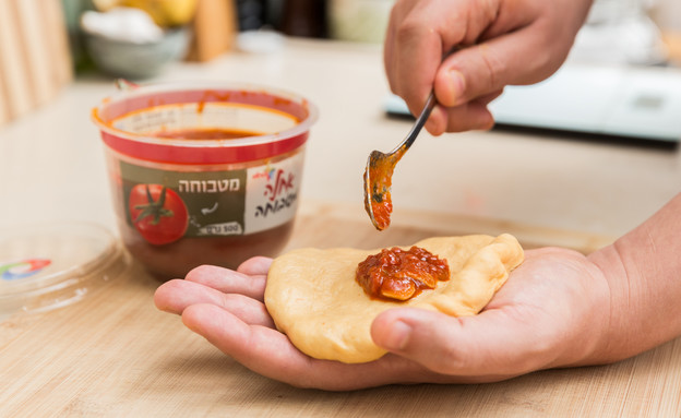 לחמניות ממולאות מטבוחה - ההכנה