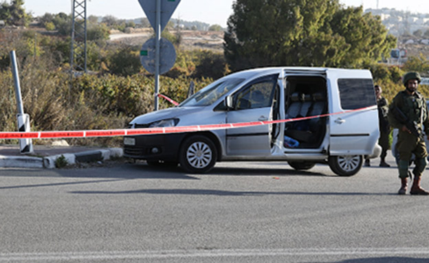הרכב ששימש את המחבל לביצוע הפיגוע (צילום: יוסף מזרחי/TPS)