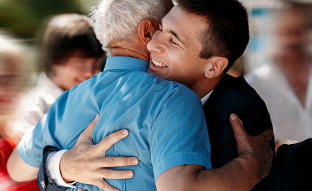 מחבק מקצועי (אילוסטרציה: shutterstock)