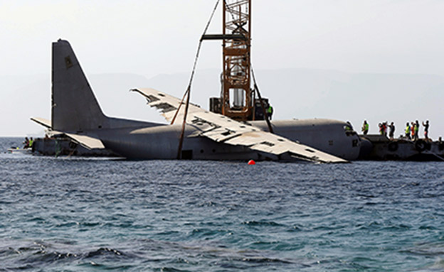 מטוס ההרקולס שוקע בים סוף (צילום: רויטרס)