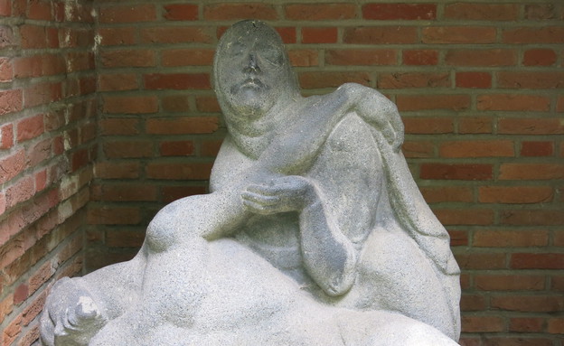 הפסל של ברנהרד סופר (צילום: לירון מילשטיין)