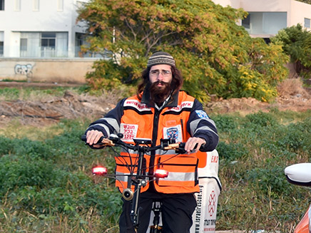 מאיר פרקש על אופניו (צילום: איחוד הצלה)