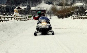 אופנועי שלג ברומניה (צילום: טריפולוג'י)