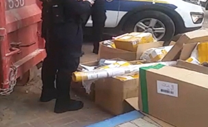 200 חבילות מחו"ל נזרקו לפח (צילום: חדשות 2)
