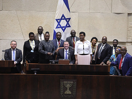 פגישת אדלשטיין והפרלמנטרים מאפריקה (צילום: יצחק הררי - דוברות הכנסת)