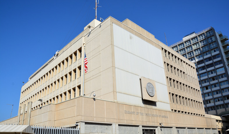 שגרירות ארצות הברית בתל אביב (צילום: By Dafna A.meron, shutterstock)