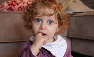 תינוקת מנוזלת (צילום: יובל מירון)