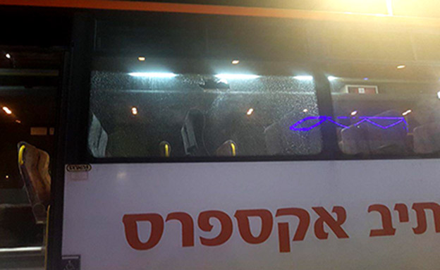 האוטובוס שנפגע בשפרעם (צילום: דוברות המשטרה)