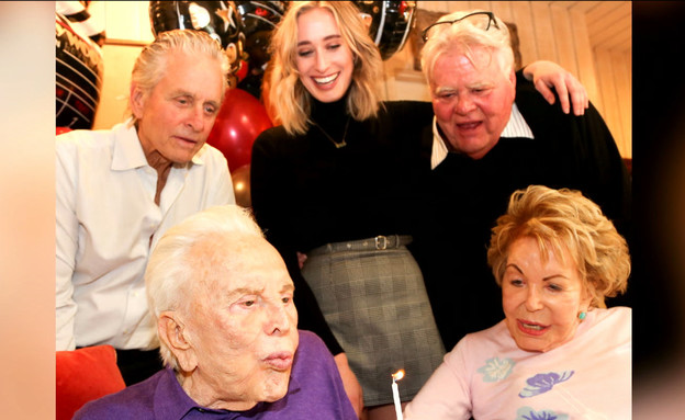 השחקן היהודי קירק דגלאס חגג 101 שנים  (צילום: ערב טוב עם גיא פינס, קשת12)