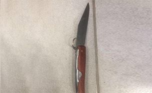 הסכין שנמצאה בחברון (צילום: דוברות המשטרה)