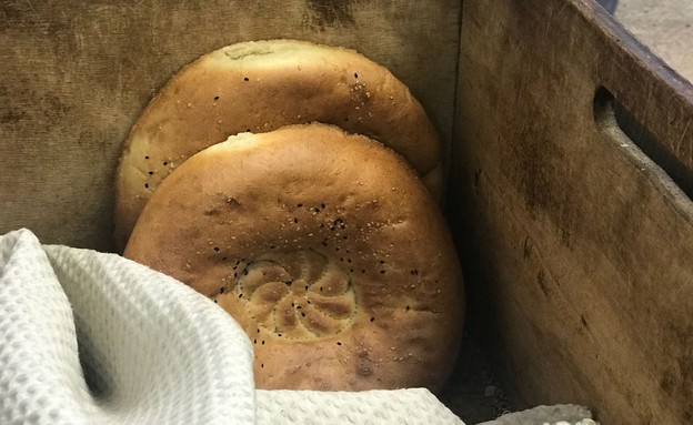 לחם בוכרי מסורתי (צילום: איילה כהן, mako אוכל)