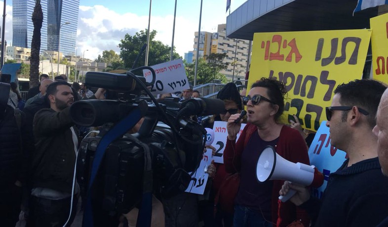העיתונאית עירית לינור בהפגנת עובדי ערוץ 20, אתמול (צילום: ערוץ 20 )
