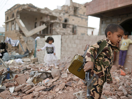 הילדים בסוריה - לא זוכים לתקופת ילדות (צילום: רויטרס)