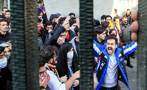 מחאות בטהרן נגד המשטר, אירן (צילום: CNN)